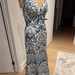 Chic Backless Blue and White Dress